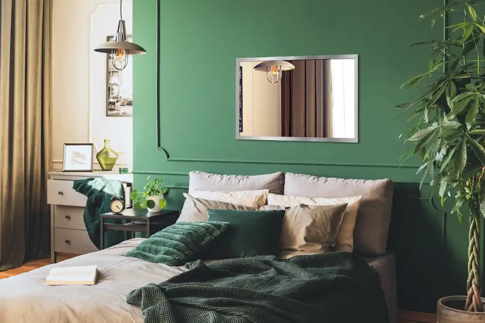 Specchio rettangolare con cornice argentea da parete