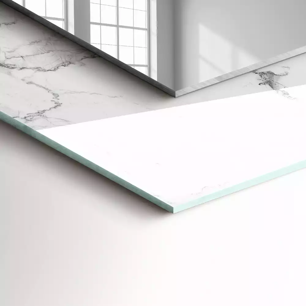 Specchio rettangolare con cornice stampata Motivo in marmo bianco