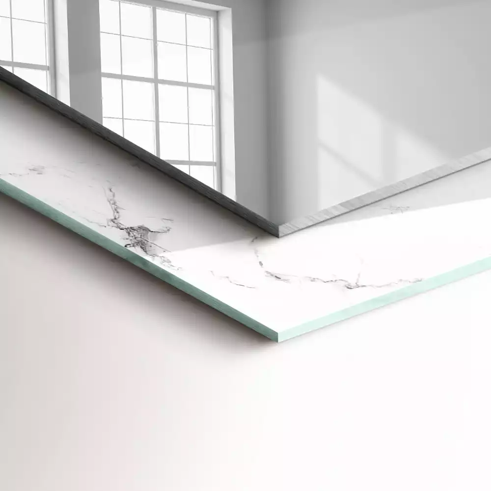 Specchio rettangolare con cornice stampata Motivo in marmo bianco