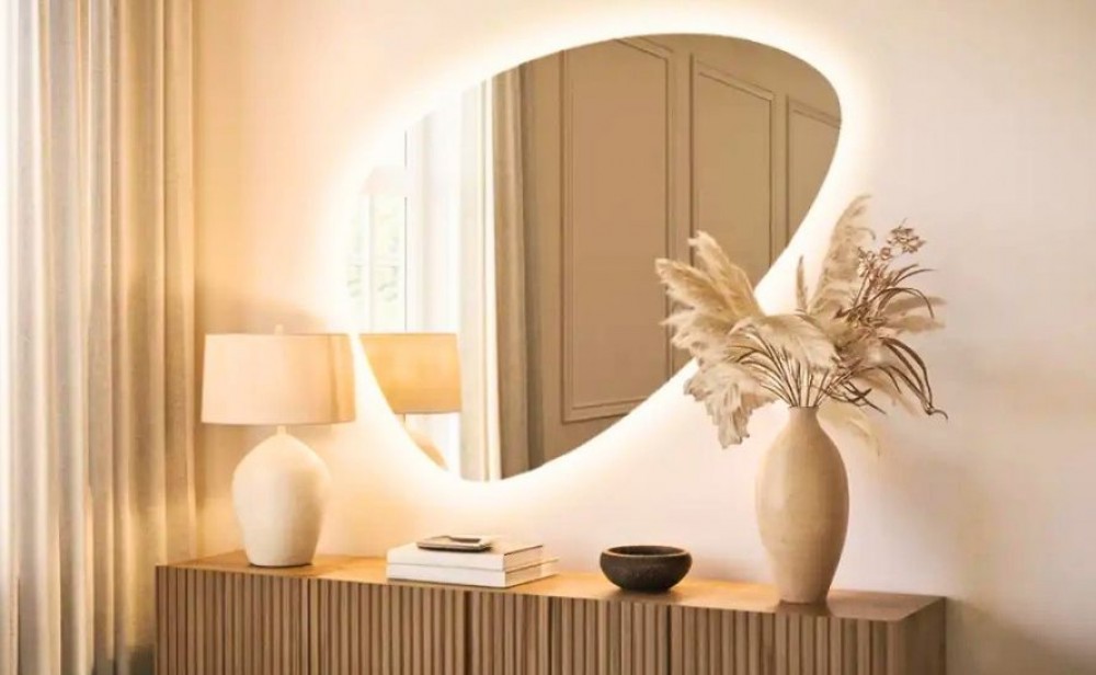 Luce LED nello specchio
