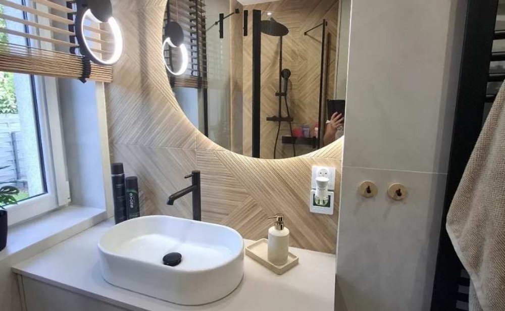 specchio per un bagno piccolo